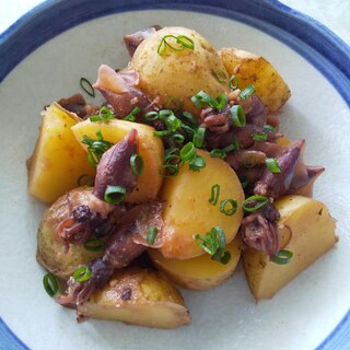 新じゃがとホタルイカの味噌バター煮